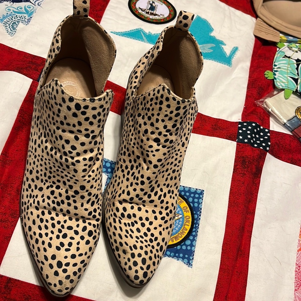 leopard print half boots, size 9 no brand name